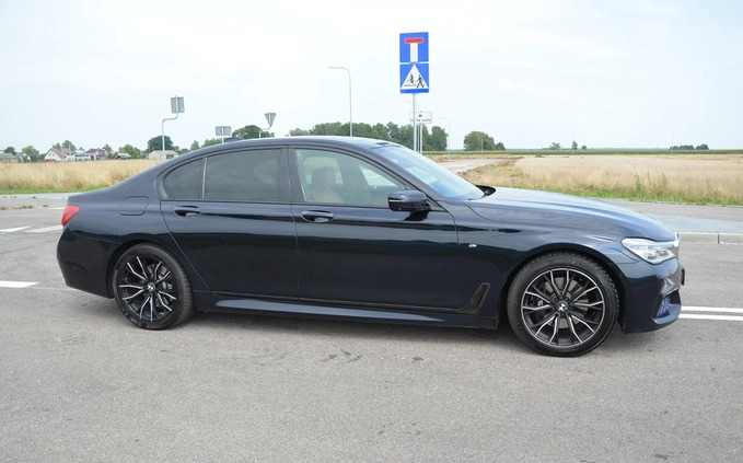 BMW Seria 7 cena 150000 przebieg: 205000, rok produkcji 2017 z Zambrów małe 781